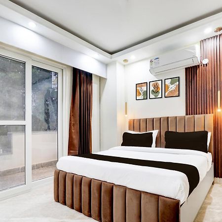 Super Hotel O Sector 43 Gurgaon Esterno foto