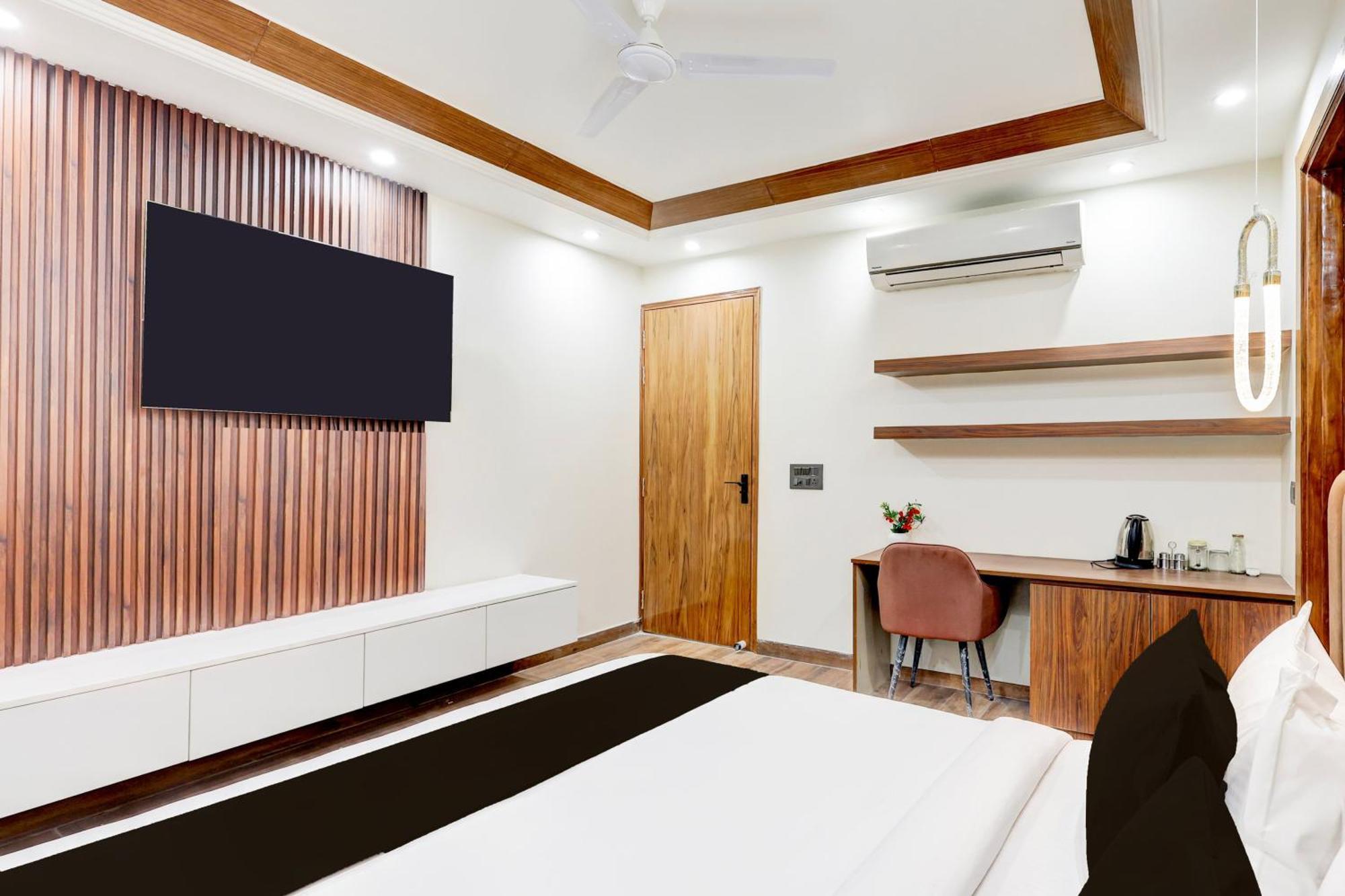 Super Hotel O Sector 43 Gurgaon Esterno foto