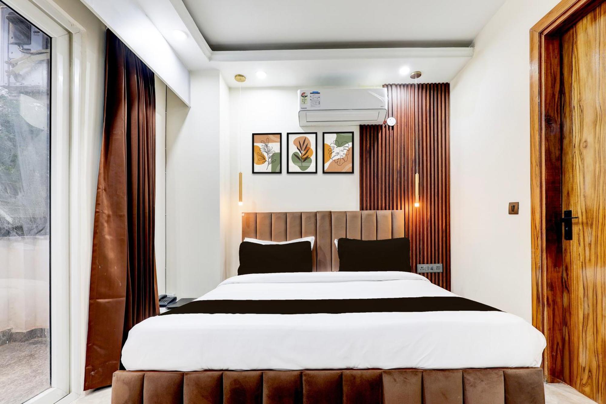 Super Hotel O Sector 43 Gurgaon Esterno foto